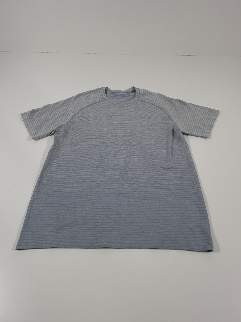 Lululemon Metal Vent Tech Shirt Mens M Blue Striped Short Sleeve Performance